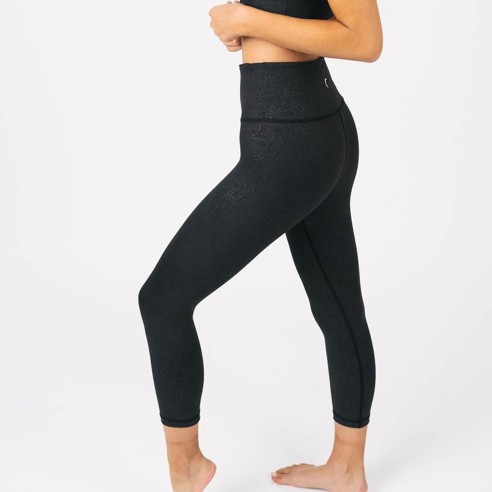 Black Paisley Light n Tight Hi-Rise Capri 20"